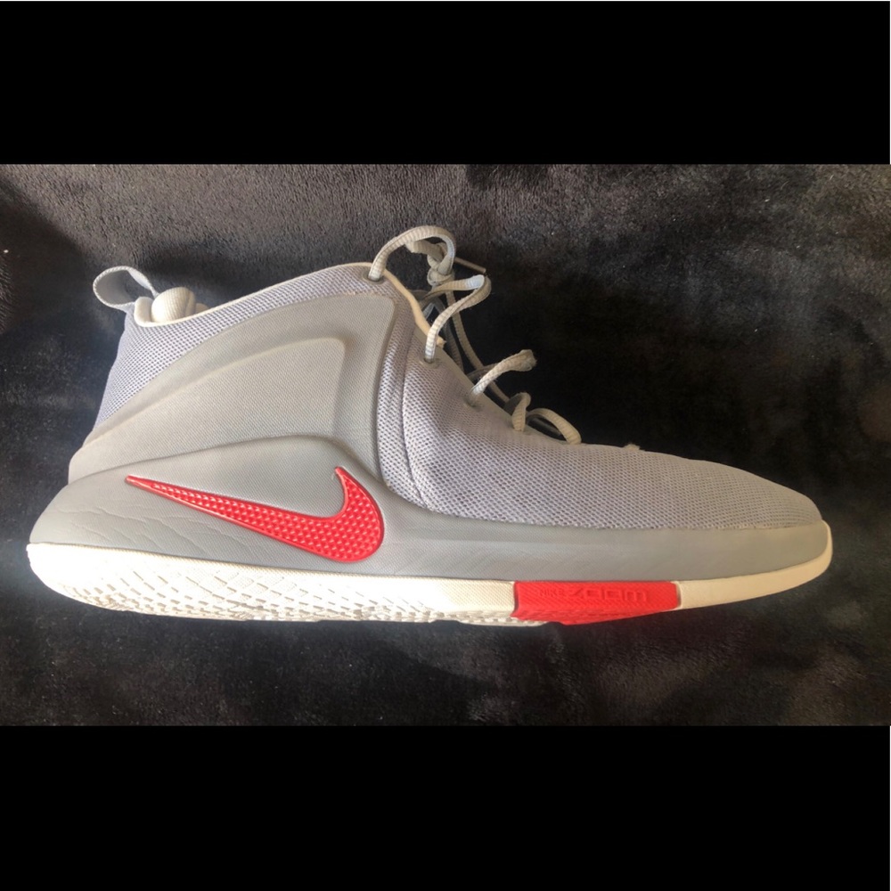 Nike Lebron Witness 2